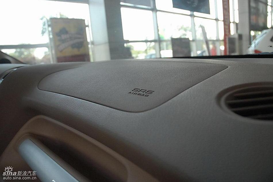 狮跑2.0L GLS2驱自动型内饰