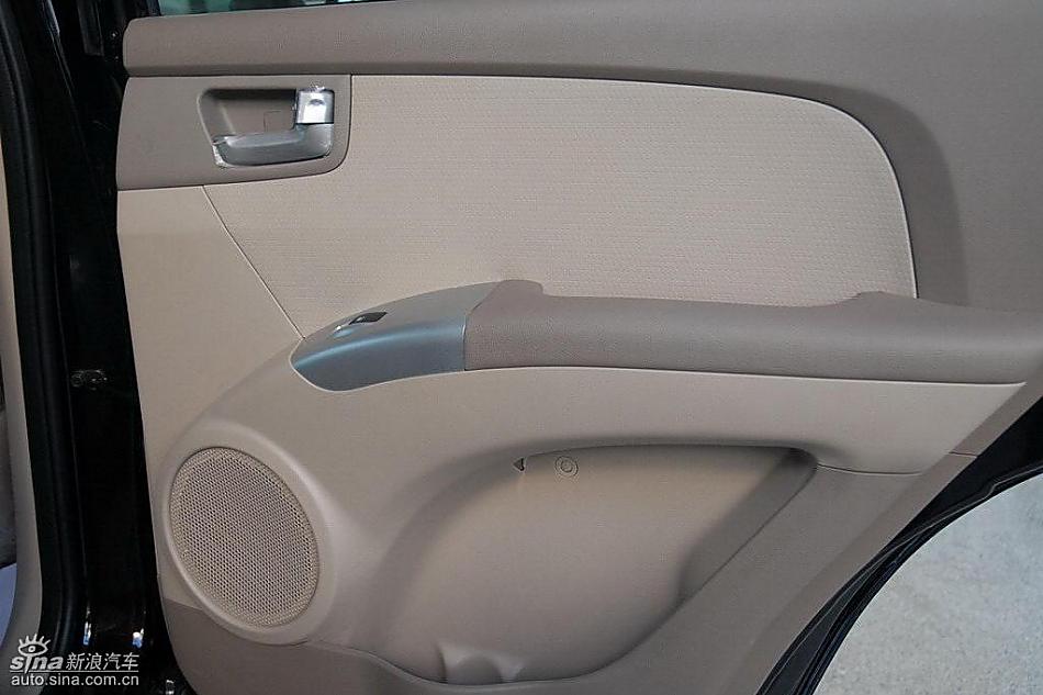 狮跑2.0L GLS2驱自动型内饰