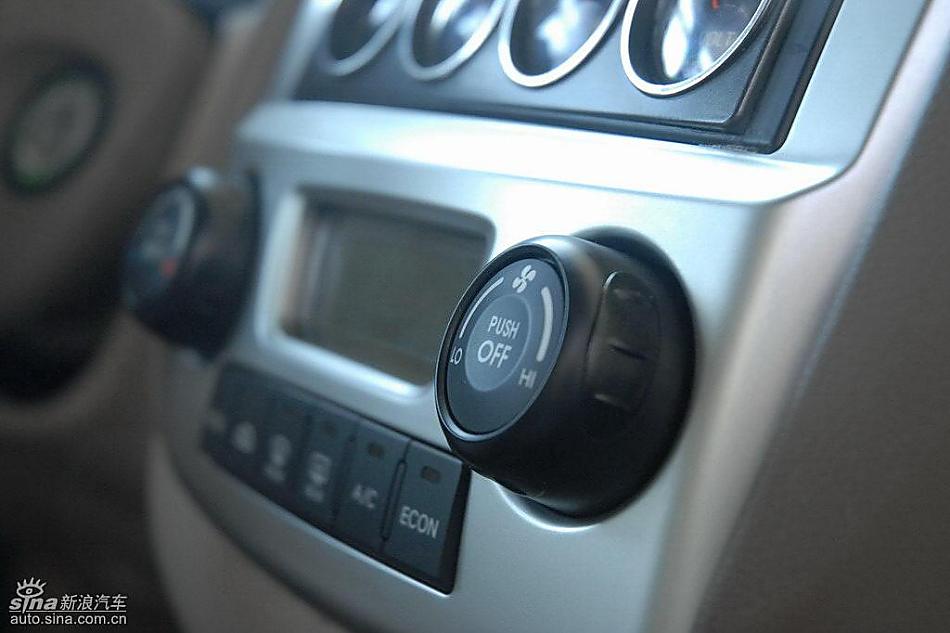 狮跑2.0L GLS2驱自动型内饰