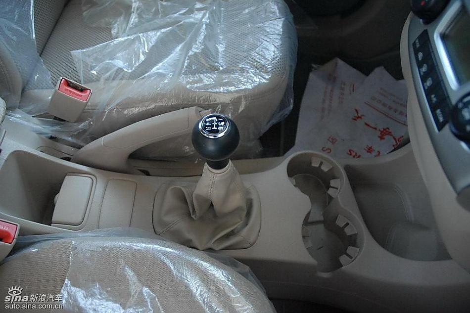 狮跑2.0L GLS2驱自动型内饰