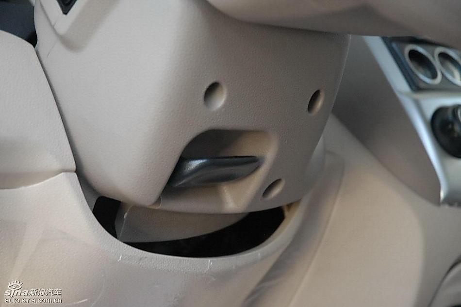 狮跑2.0L GLS2驱自动型内饰