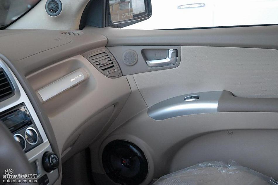 狮跑2.0L GLS2驱自动型内饰