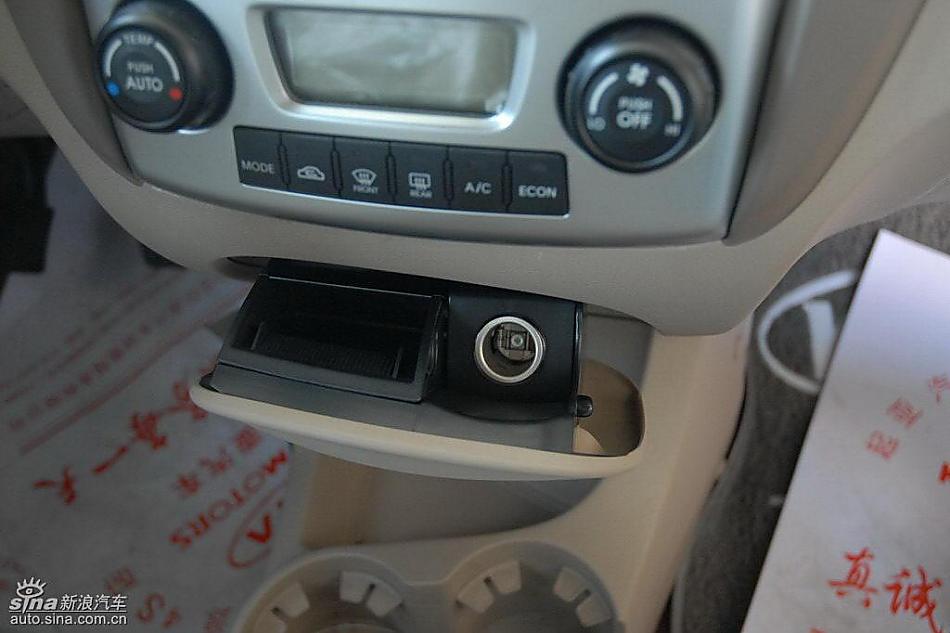 狮跑2.0L GLS2驱自动型内饰