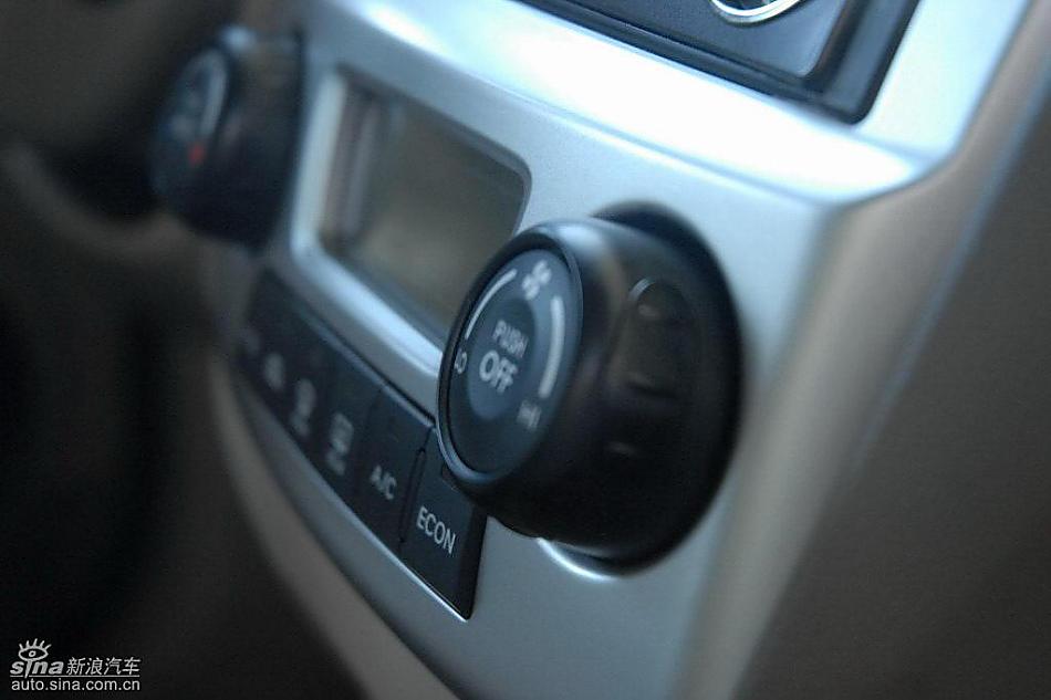 狮跑2.0L GLS2驱自动型内饰