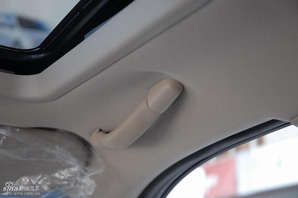 狮跑2.0L GLS2驱自动型内饰