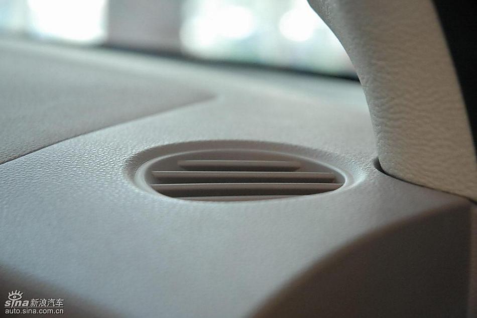 狮跑2.0L GLS2驱自动型内饰