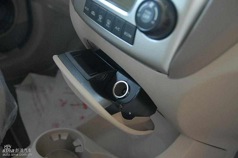 狮跑2.0L GLS2驱自动型内饰