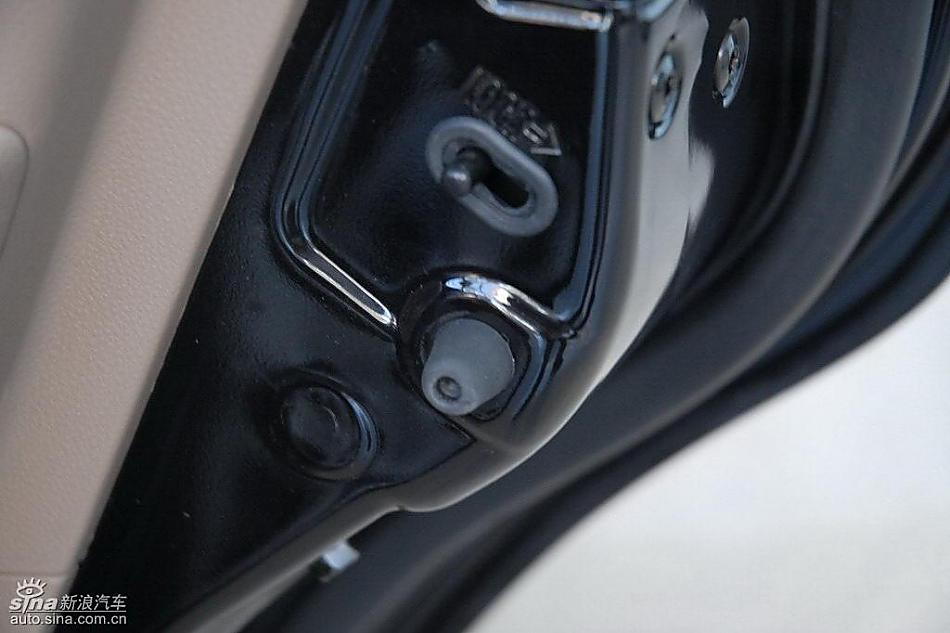 狮跑2.0L GLS2驱自动型内饰