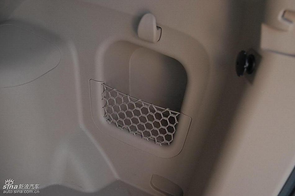 狮跑2.0L GLS2驱自动型内饰