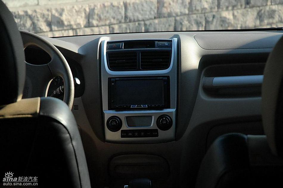 狮跑2.0L GLS2驱自动型内饰