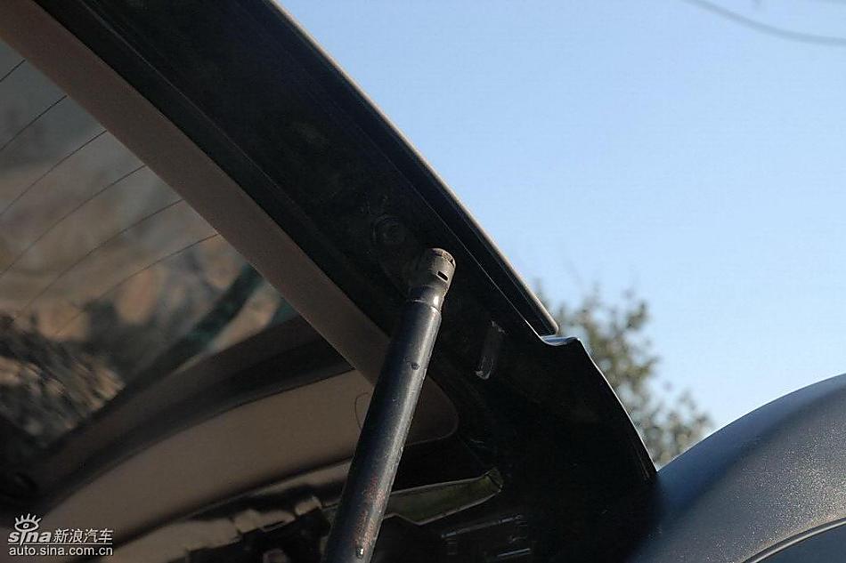 狮跑2.0L GLS2驱自动型内饰