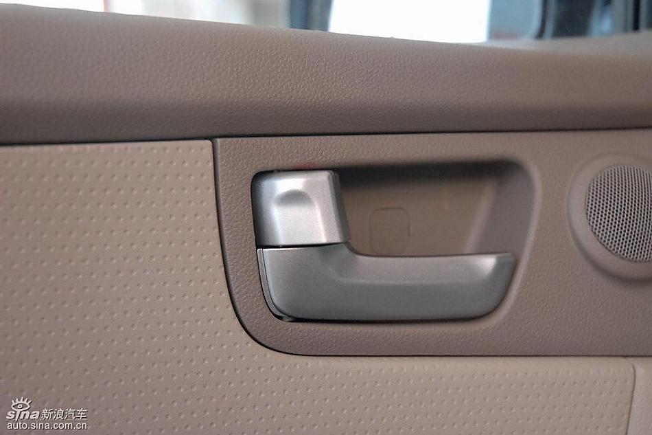 狮跑2.0L GLS2驱自动型内饰