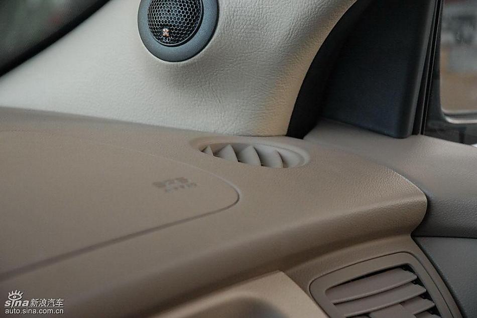 狮跑2.0L GLS2驱自动型内饰