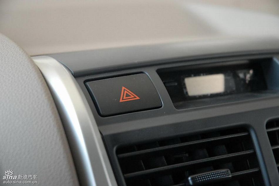 狮跑2.0L GLS2驱自动型内饰