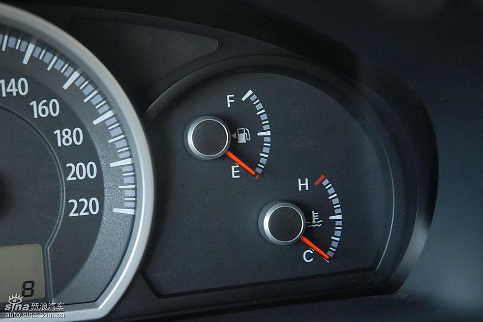 狮跑2.0L GLS2驱自动型内饰