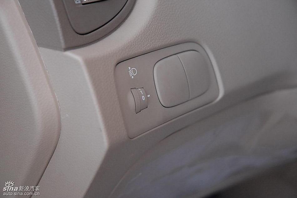 狮跑2.0L GLS2驱自动型内饰