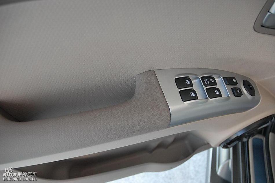 狮跑2.0L GLS2驱自动型内饰