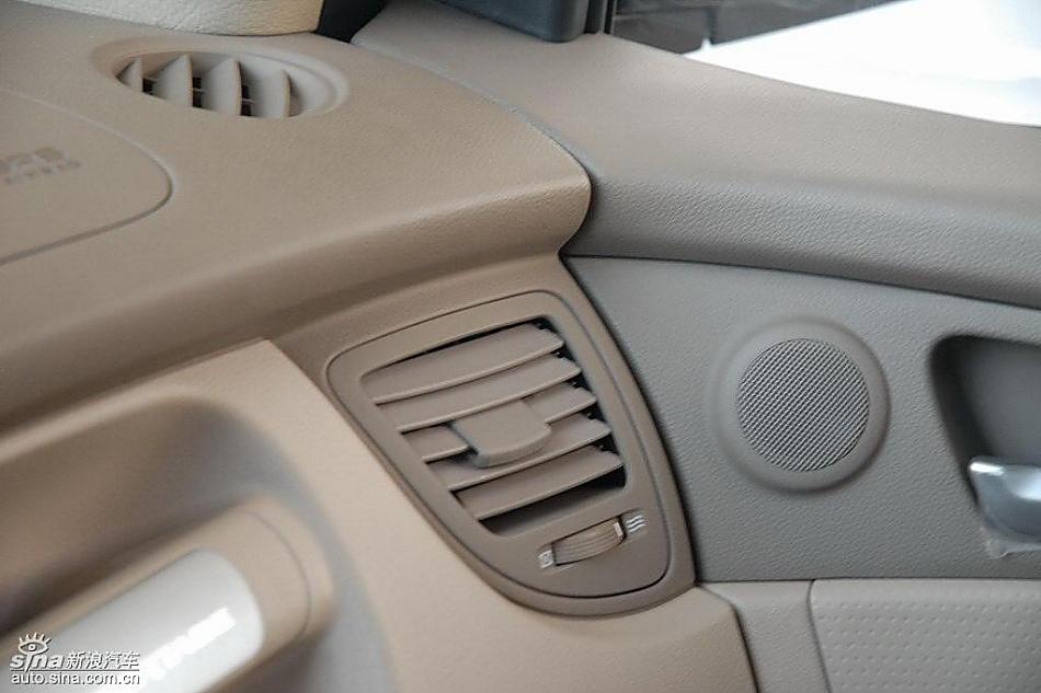 狮跑2.0L GLS2驱自动型内饰