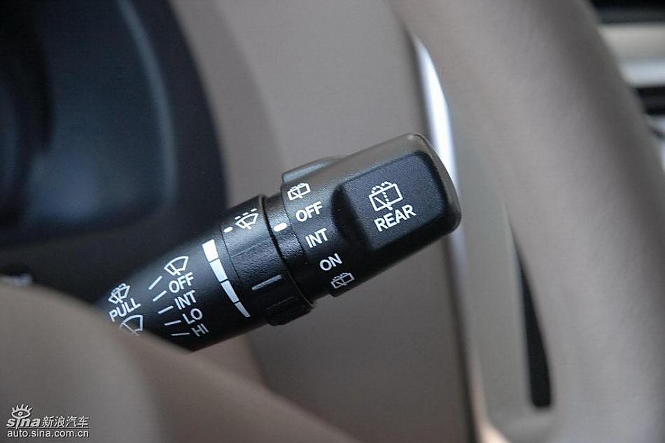 狮跑2.0L GLS2驱自动型内饰