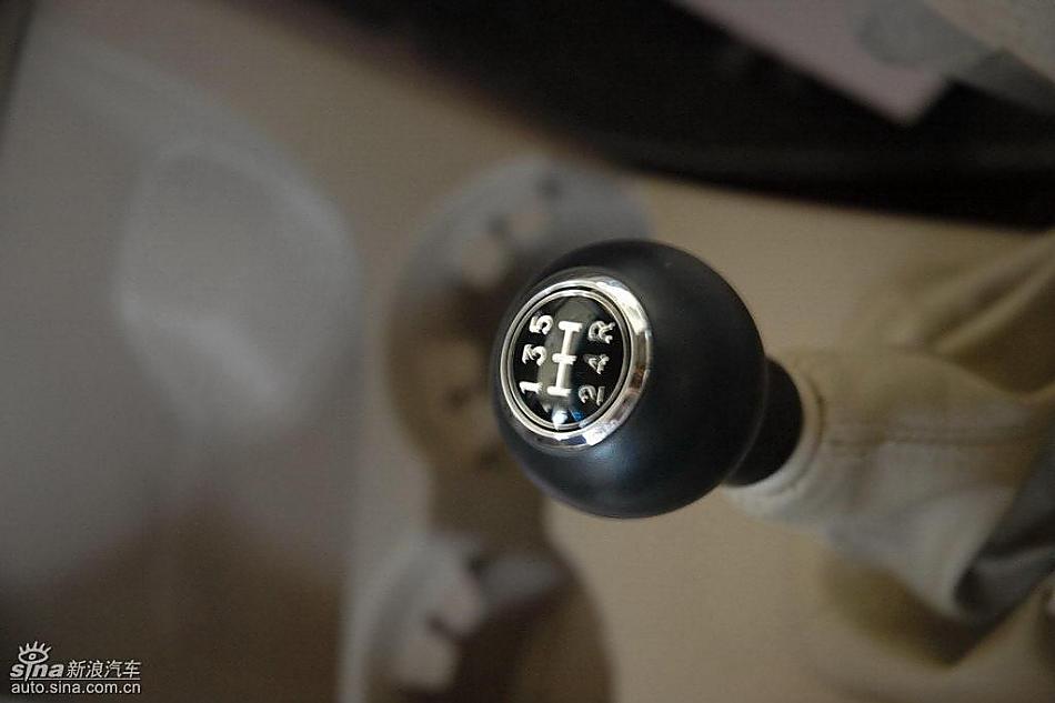 狮跑2.0L GLS2驱自动型内饰