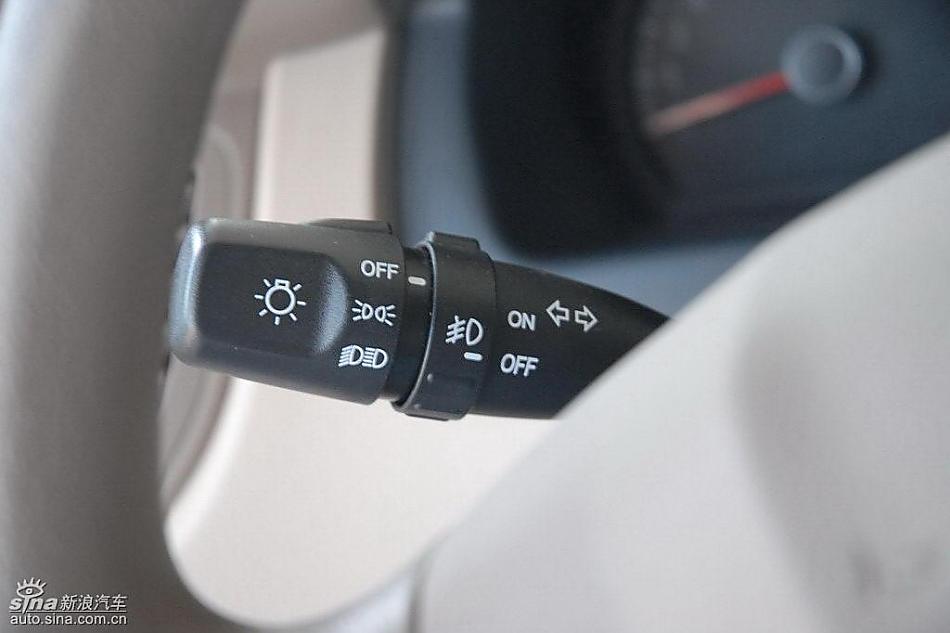 狮跑2.0L GLS2驱自动型内饰