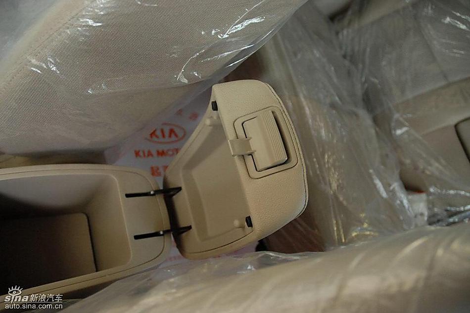 狮跑2.0L GLS2驱自动型内饰