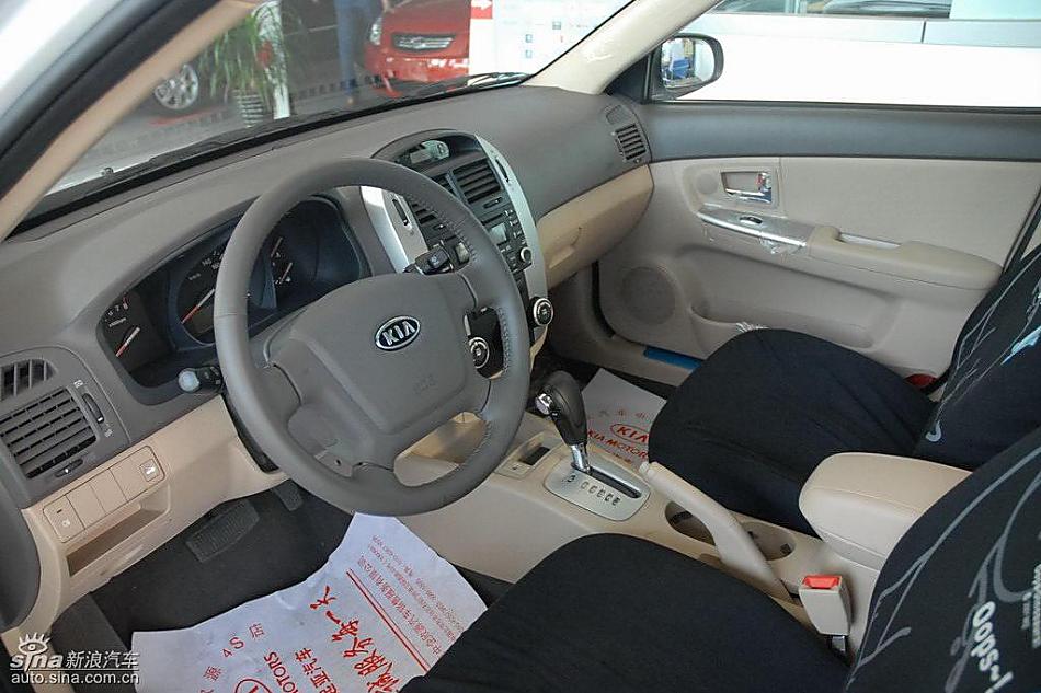 狮跑2.0L GLS2驱自动型内饰