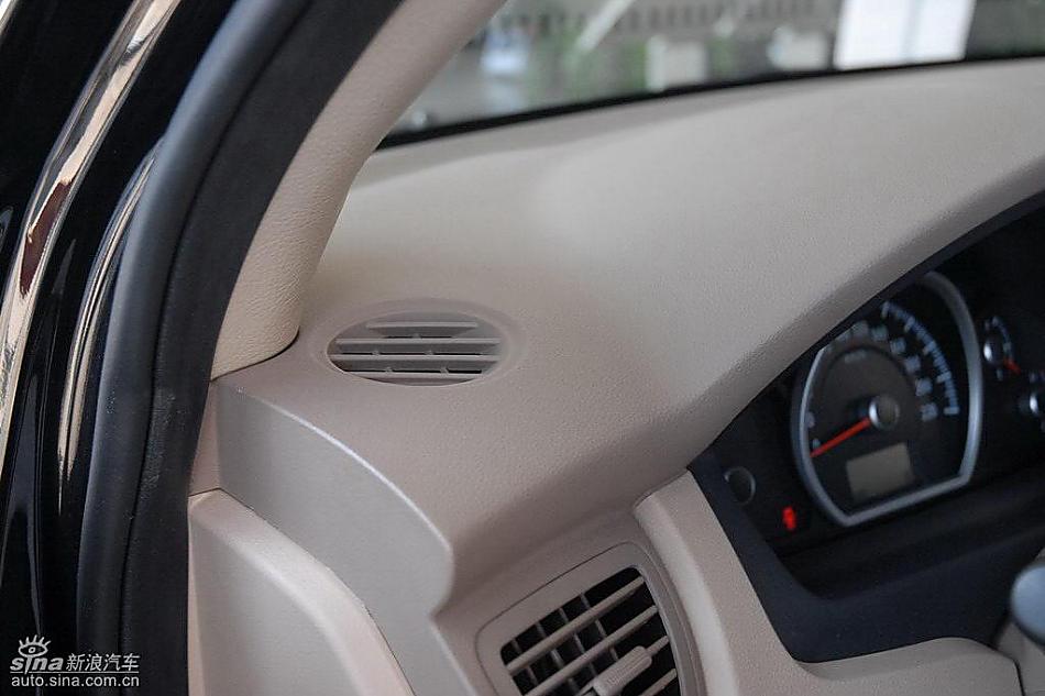 狮跑2.0L GLS2驱自动型内饰