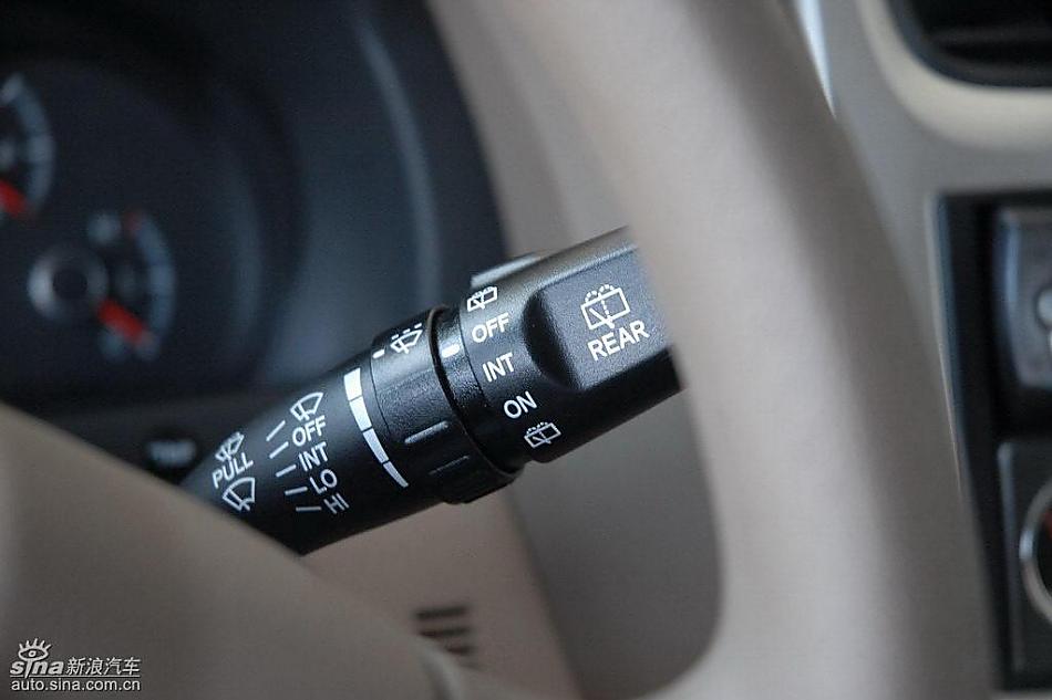 狮跑2.0L GLS2驱自动型内饰