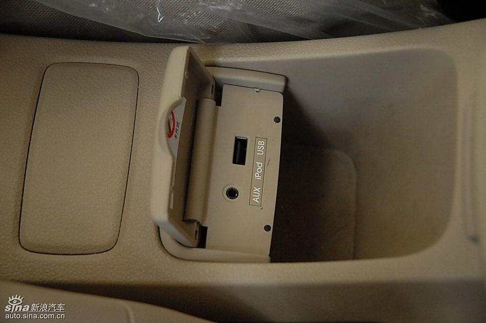 狮跑2.0L GLS2驱自动型内饰