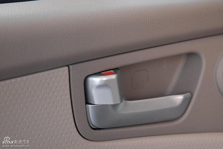 狮跑2.0L GLS2驱自动型内饰