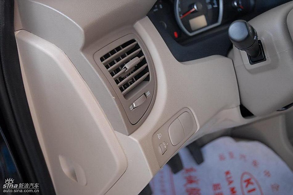 狮跑2.0L GLS2驱自动型内饰