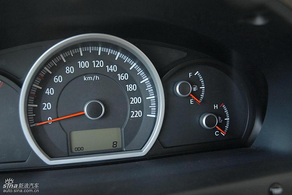 狮跑2.0L GLS2驱自动型内饰