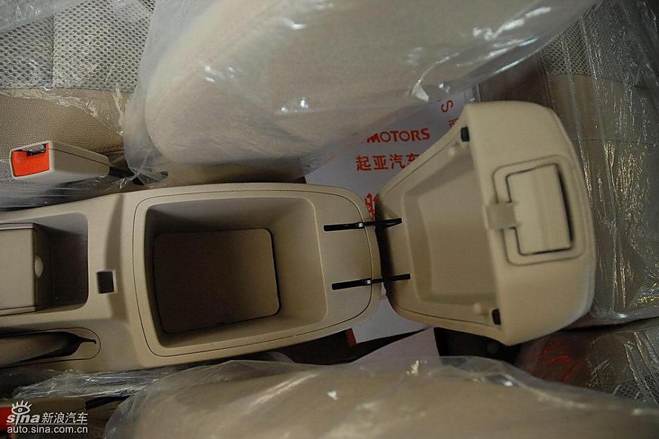 狮跑2.0L GLS2驱自动型内饰