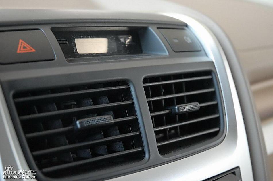 狮跑2.0L GLS2驱自动型内饰