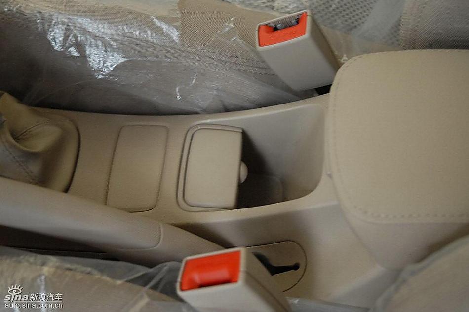 狮跑2.0L GLS2驱自动型内饰