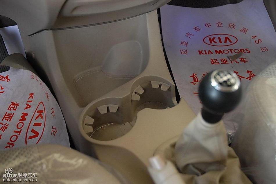 狮跑2.0L GLS2驱自动型内饰