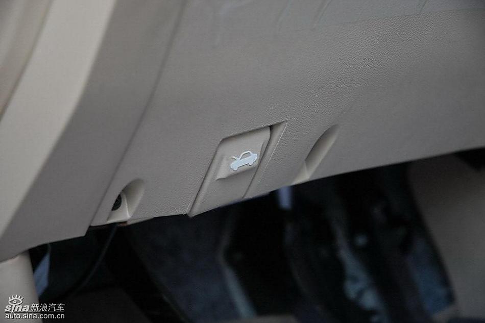 狮跑2.0L GLS2驱自动型内饰