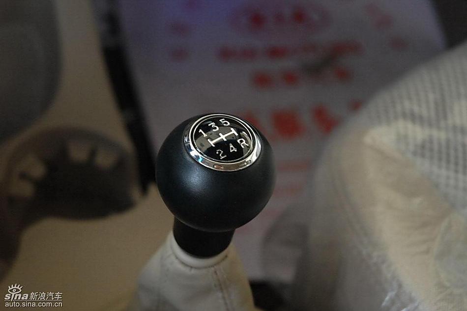 狮跑2.0L GLS2驱自动型内饰