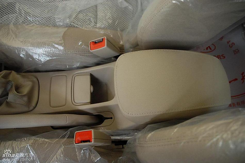 狮跑2.0L GLS2驱自动型内饰