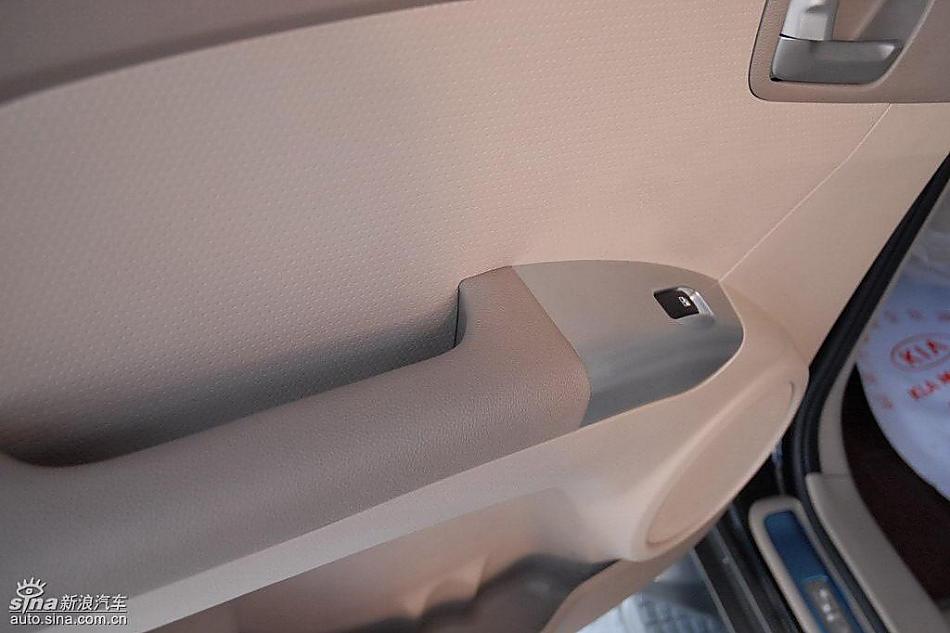 狮跑2.0L GLS2驱自动型内饰