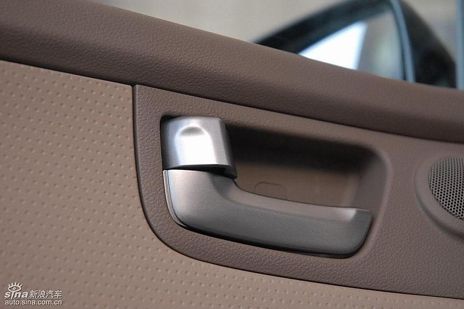 狮跑2.0L GLS2驱自动型内饰