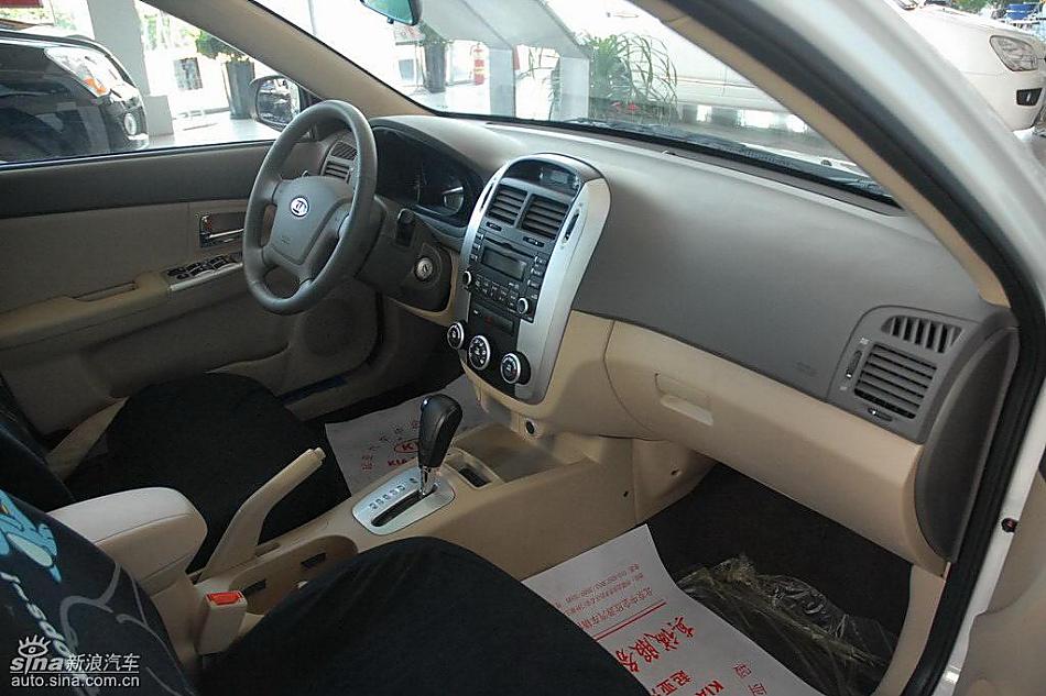 狮跑2.0L GLS2驱自动型内饰