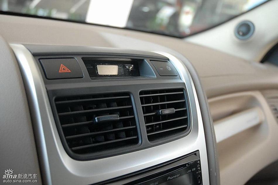 狮跑2.0L GLS2驱自动型内饰