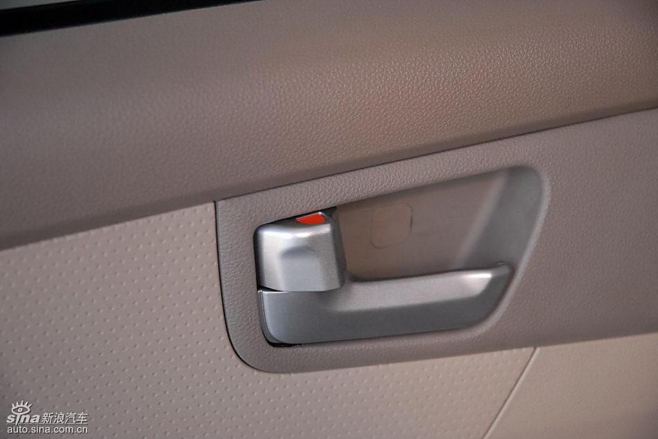 狮跑2.0L GLS2驱自动型内饰