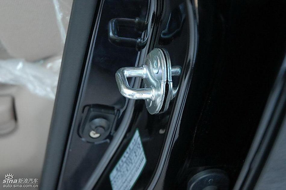 狮跑2.0L GLS2驱自动型内饰