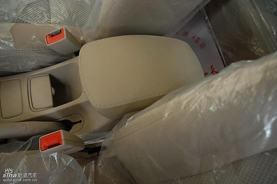 狮跑2.0L GLS2驱自动型内饰