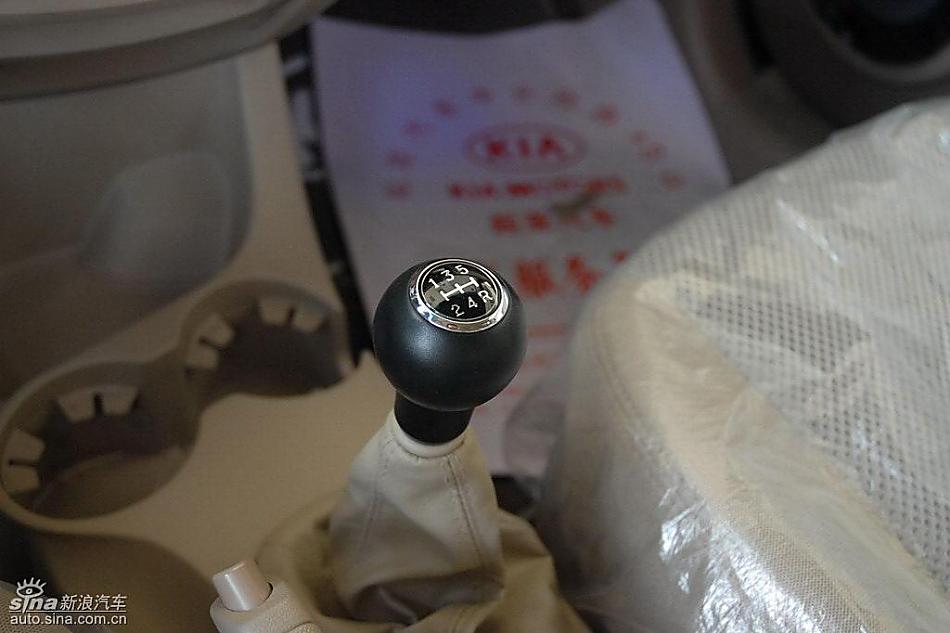 狮跑2.0L GLS2驱自动型内饰