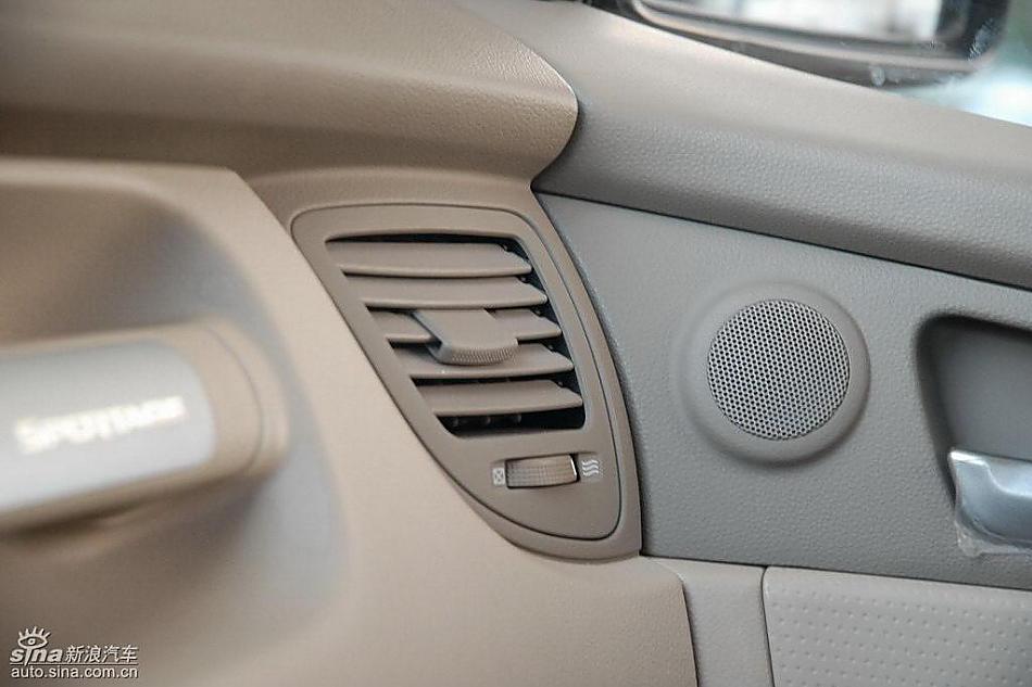 狮跑2.0L GLS2驱自动型内饰