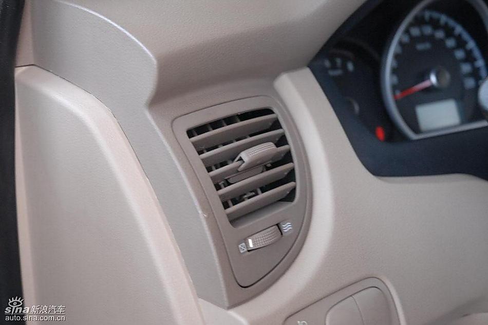 狮跑2.0L GLS2驱自动型内饰